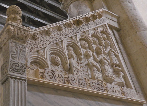 Photo. Ambon de la cathédrale de Bitonto